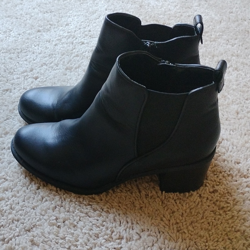 WHITE MOUNTAIN Women's Die Hard Chelsea Boot Sz 8 1/2M